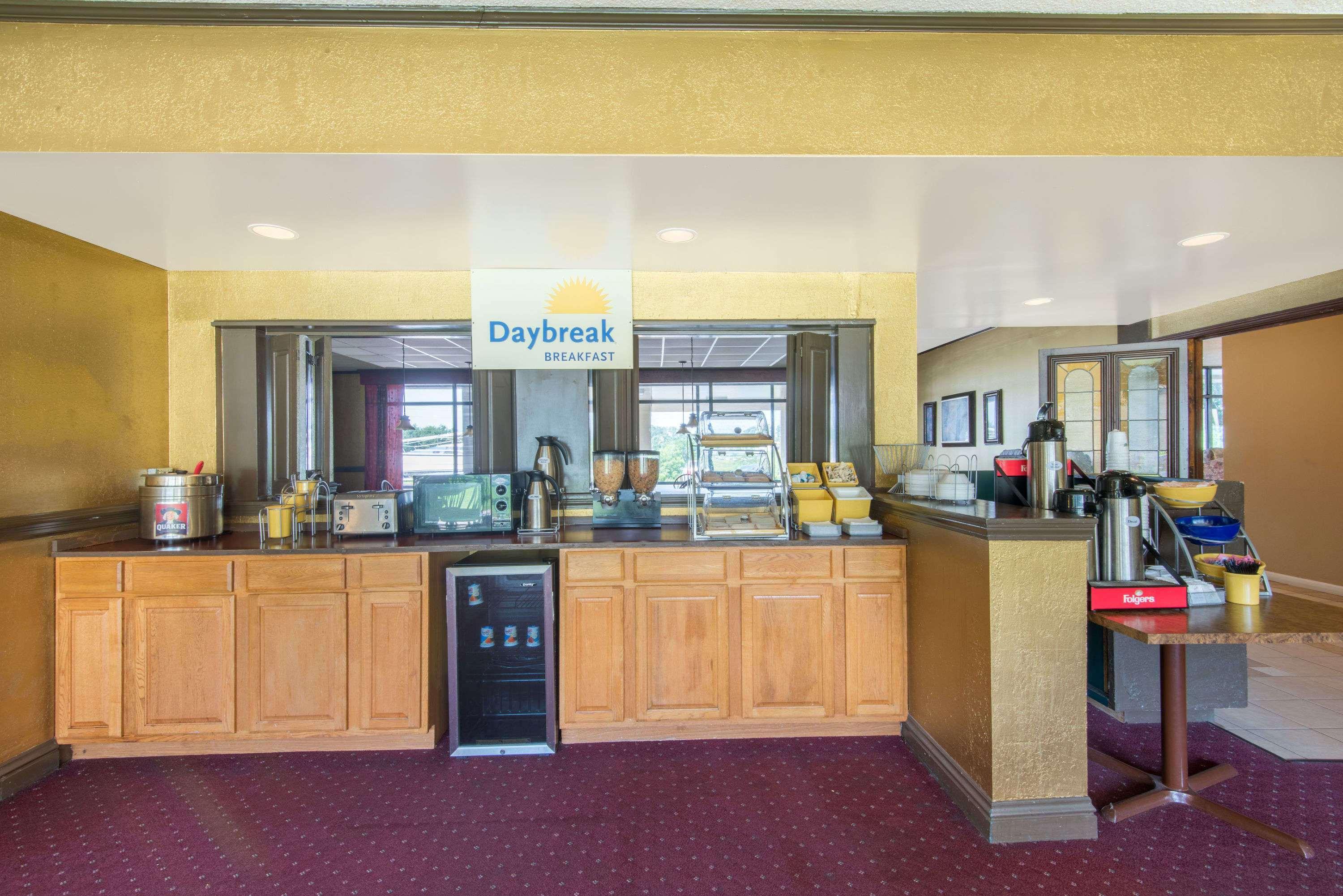 Days Inn By Wyndham Clanton Al Esterno foto